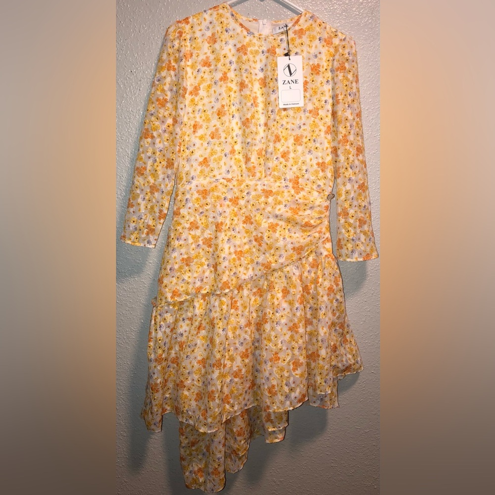 ZANE SIZE LARGE YELLOW FLORAL‎ SEXY RUFFLE RUCHED LAYERED BEAUTIFUL MIDI DRESS.